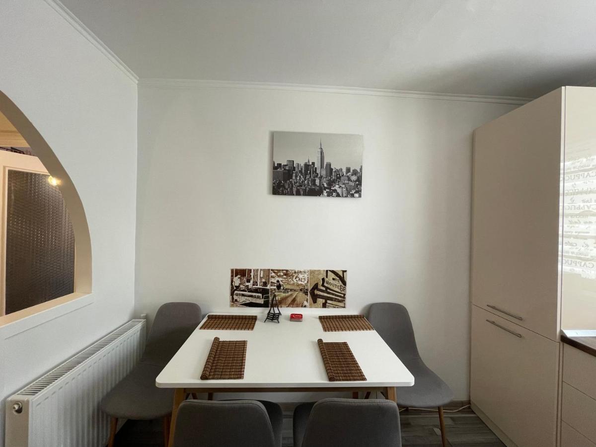 Soho Apartment Fagaras - 1 Bedroom & Extensible Couch Exterior photo