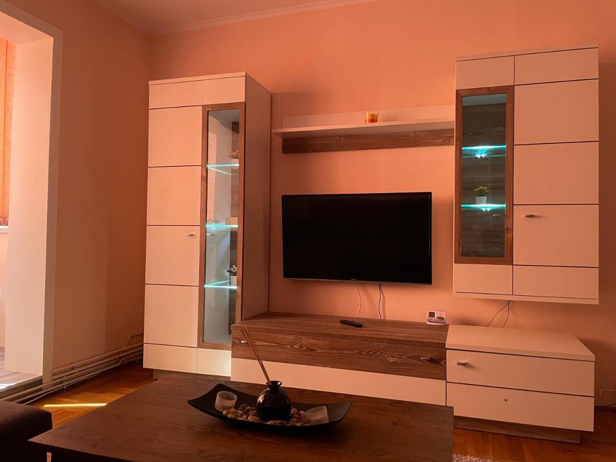 Soho Apartment Fagaras - 1 Bedroom & Extensible Couch Exterior photo